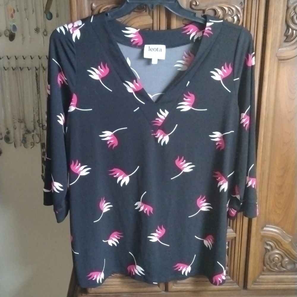 Women's blouse size 2L